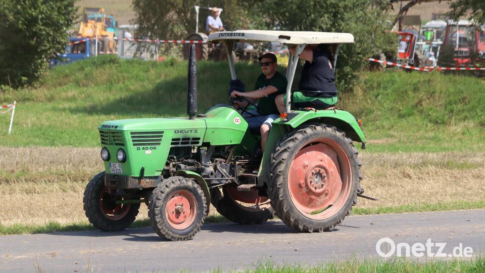 Der Deutz D4006, produziert von 1968 bis 1980, soll eine der beliebtesten Zugmaschinen seiner Zeit gewesen sein. Der stehend-luftgekühlte Reihen-Dreizylinder-Viertakt-Saugmotor mit Direkteinspritzverfahren,kam von KHD. Die Nennleistung betrug etwa 35 PS. Bild: mfh