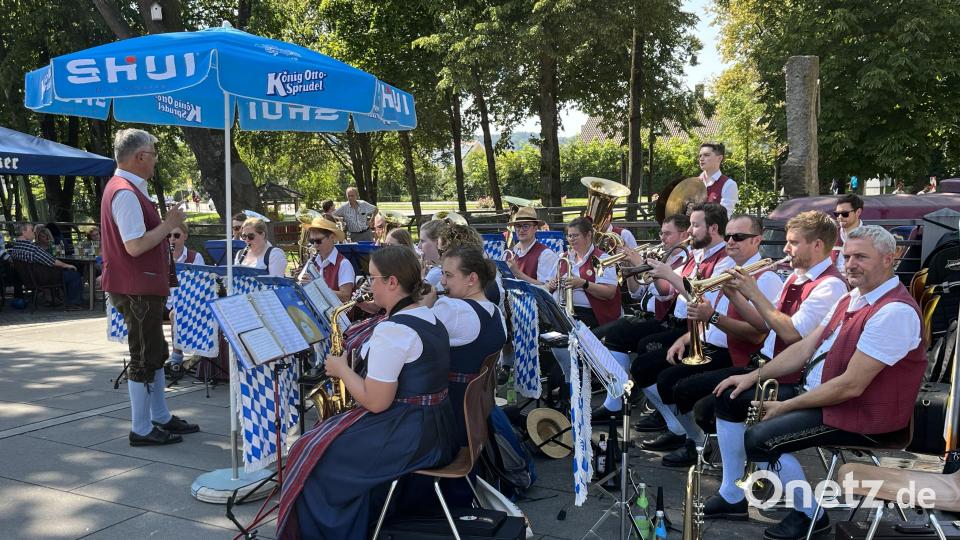Die Stadtkapelle Neunburg spielt beim Altennachmittag auf. Bild: sns