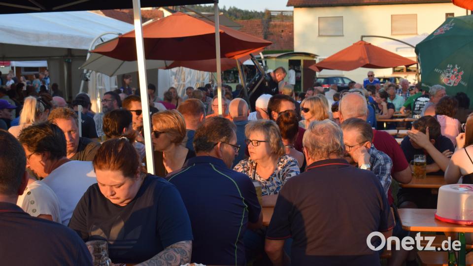 Das Naabfest der Oberköblitzer Feuerwehr ist ein beliebter Treffpunkt für Jung und Alt. Bild: bnr