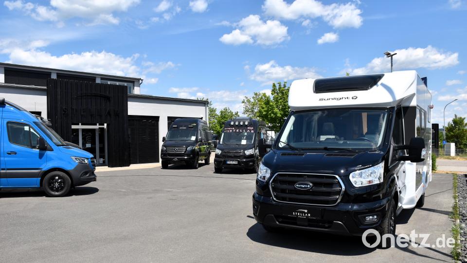 Stellar Camper hat sich als neues Domizil das verwaiste Autohaus gegenüber des Möbelhauses Gleißner ausgesucht. Die Firma kommt aus Marktredwitz. Bild: ubb