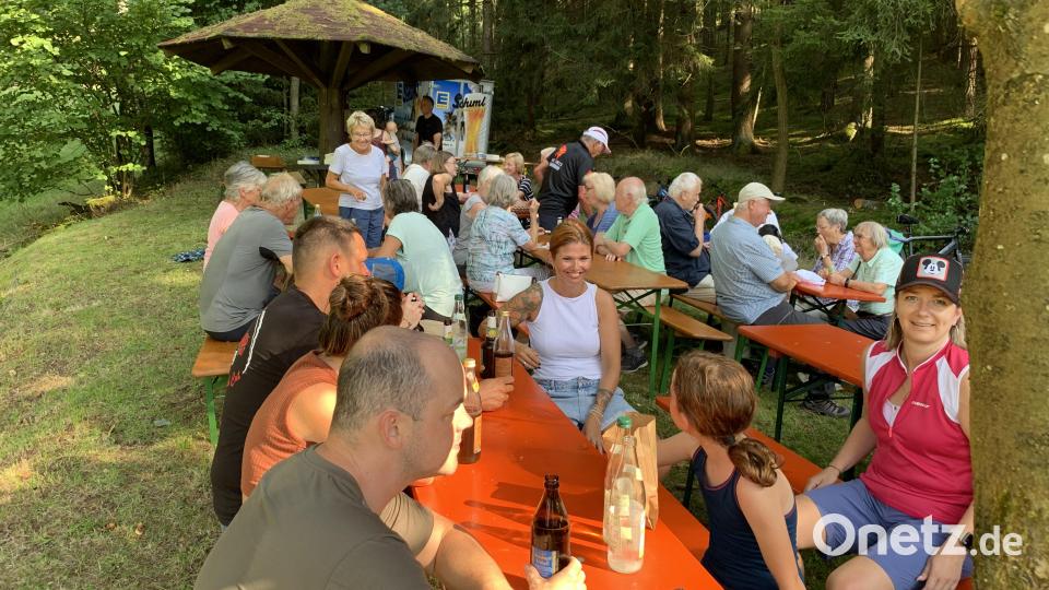 Der Heimatverein hat zum Feiern am Schwammerl eingeladen. Bild: adj