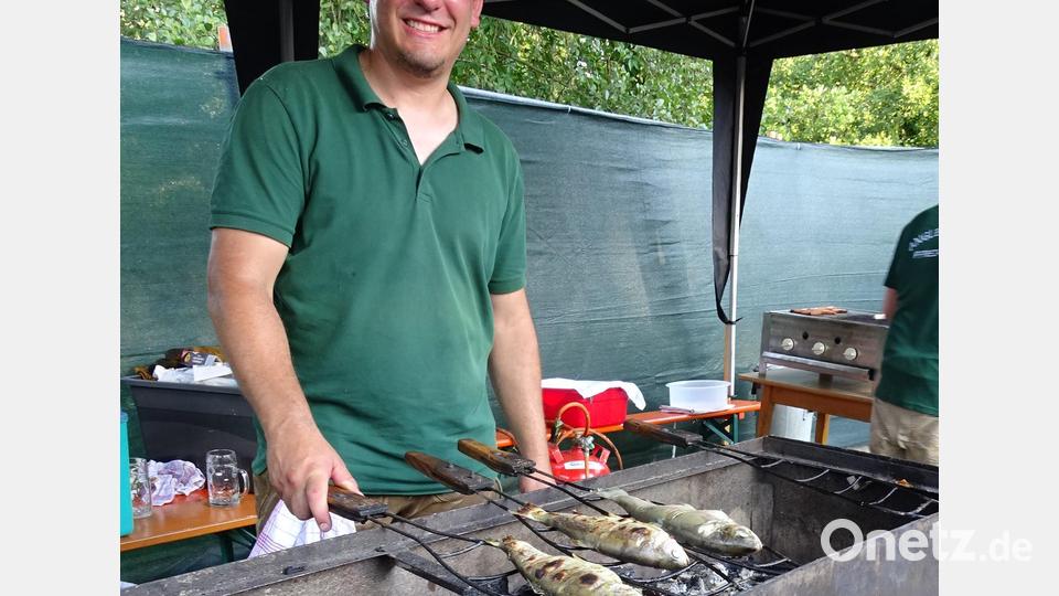 Bald gingen auch die gegrillten Fische zur Neige. Bild: hm