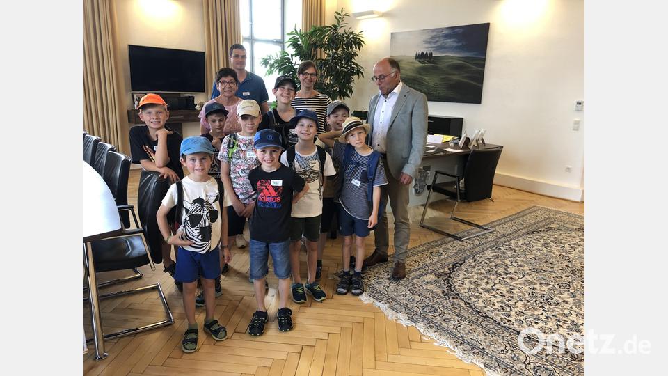 Kinder zu Gast beim Schlossherrn Bild: krb