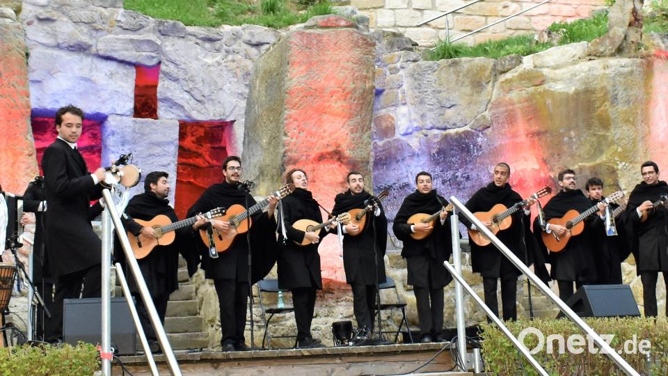 Die Tuna der Technischen Universität Lissabon bringt den &quot;Spirit of Portugal&quot; auf die Schönberg-Bühne&quot;. Bild: rgr