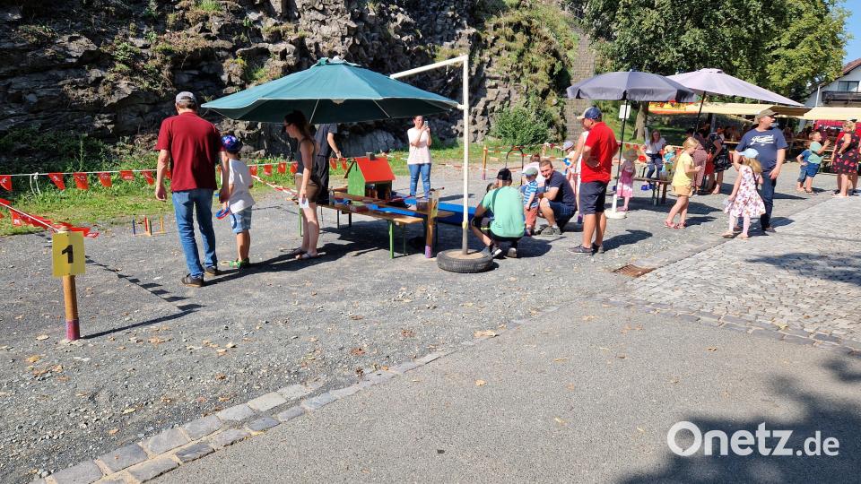 Viel Spaß haben die Kinder beim Fest der SPD Parkstein. Bild: adj