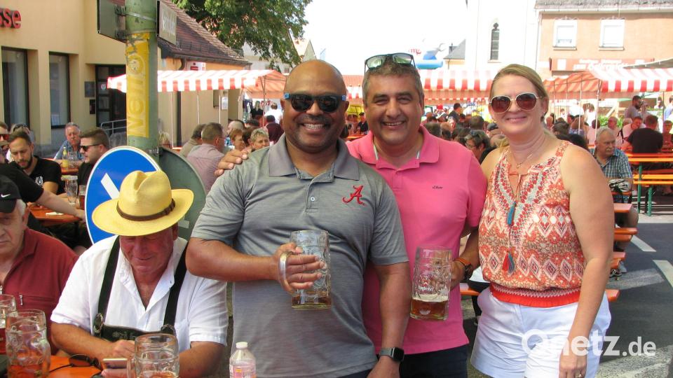 Carl Childs ist mit seinem Besuch beim Bürgerfest in Mantel eine willkommene Anlaufstelle. Bild: knh