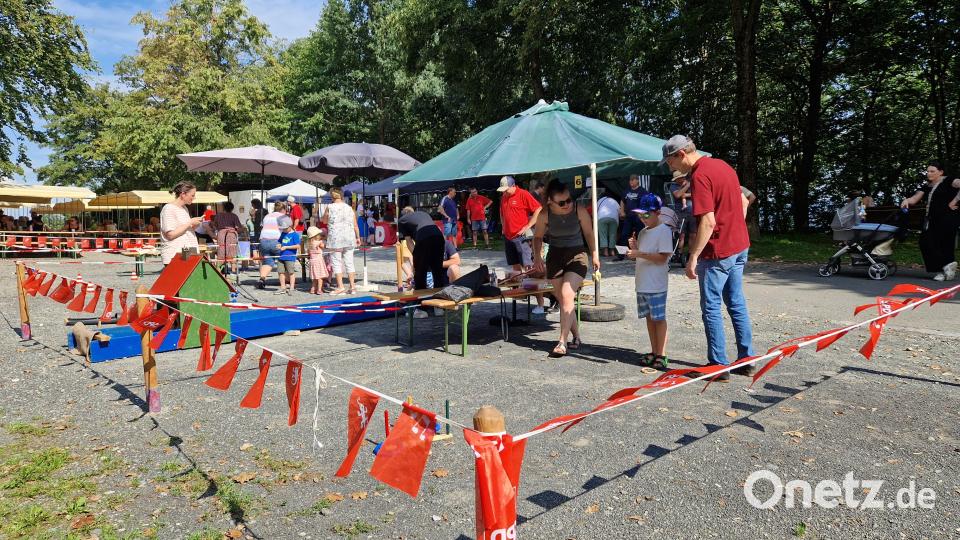 Viel Spaß haben die Kinder beim Fest der SPD Parkstein. Bild: exb/Georg Janner