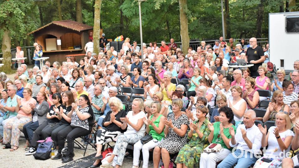 Das Publikum ist begeistert. Bild: rgr