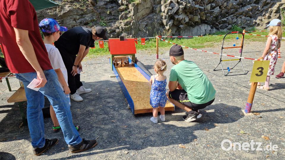 Viel Spaß haben die Kinder beim Fest der SPD Parkstein. Bild: exb/Georg Janner
