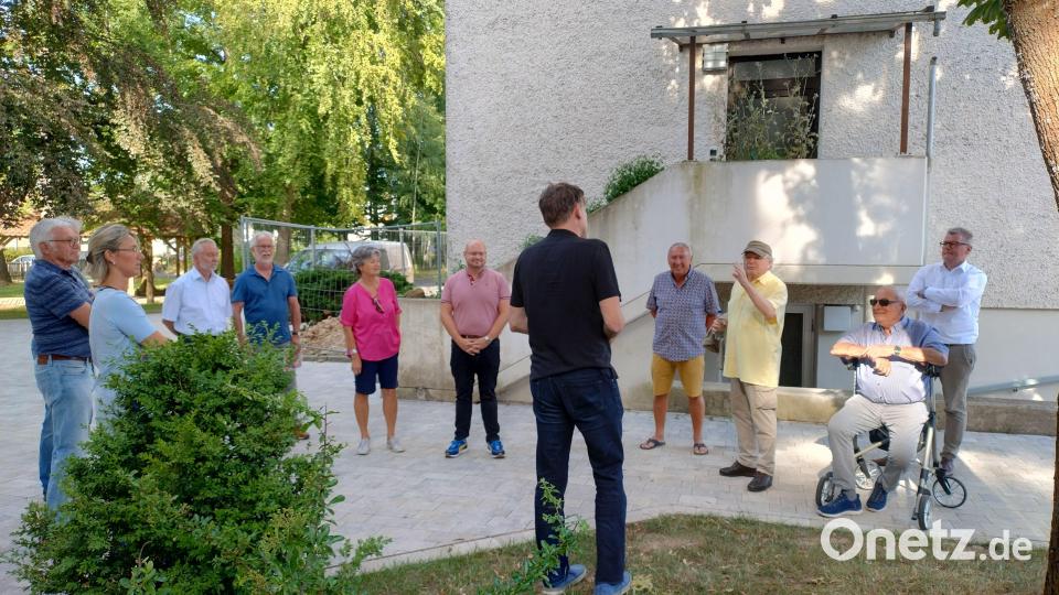 SPD-Stadtratsmitglieder und Vertreter des Ortsvereins besuchten das Ernst-Naegelsbach-Haus. Bild: Bettina Moser/exb