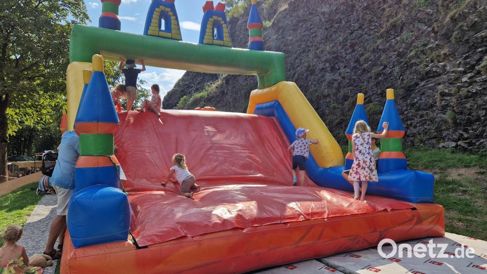 Viel Spaß haben die Kinder beim Fest der SPD Parkstein. Bild: exb/Georg Janner