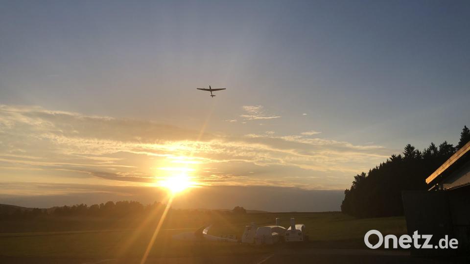 Der Windenstart beim Sonnenuntergang. Bild: Gerhard Döhrling/exb