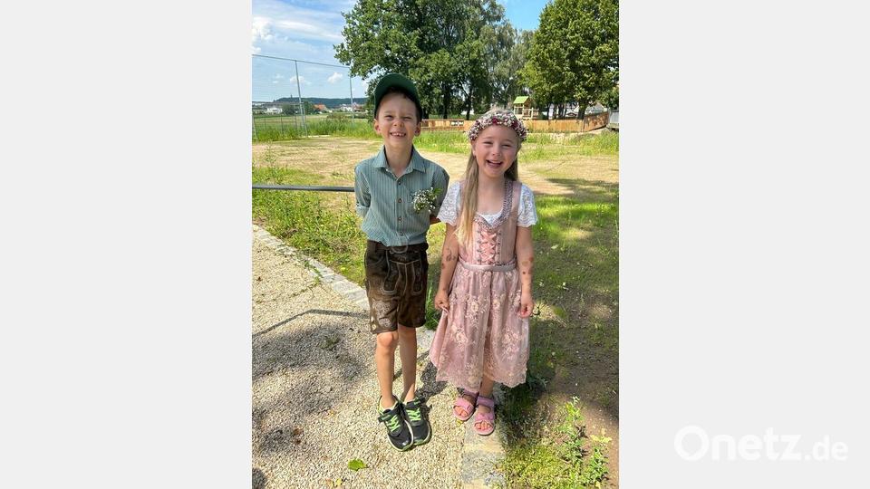 Auftritt der Kinder bei der Kirwa der Dorfgemeinschaft Moos Bild: Carina Ebensberger/exb