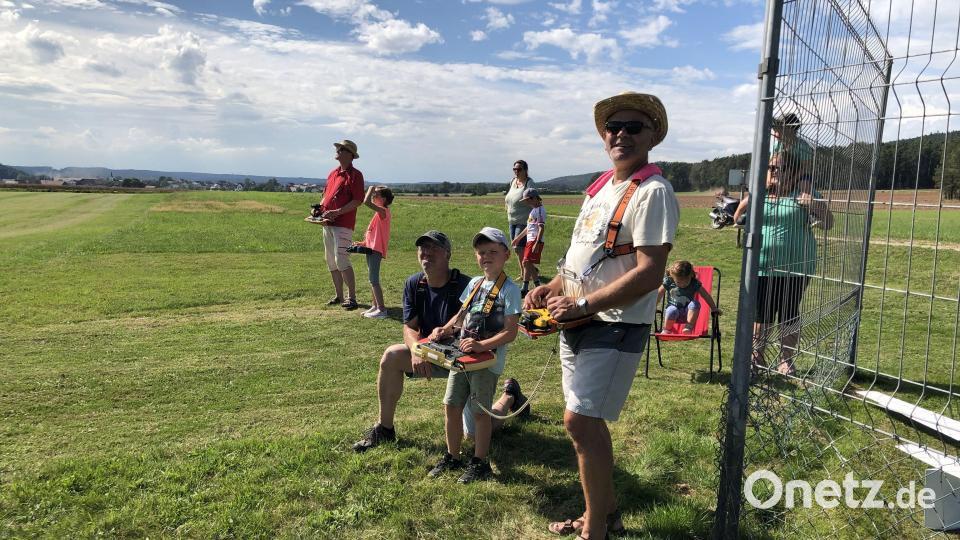 Modellfliegen mit professioneller Unterstützung. Bild: Stefan Hüttner/exb