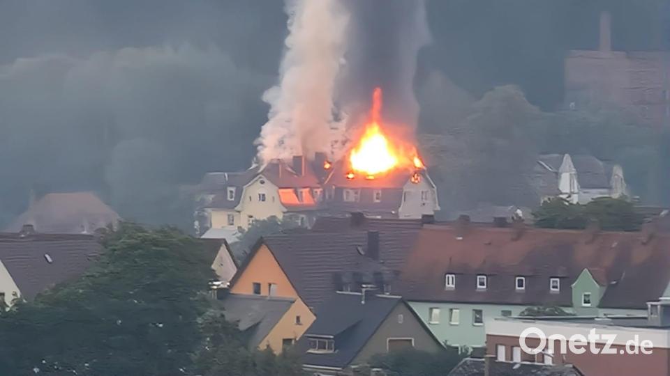 Bereits von Weitem waren die Flammen zu sehen. Bild: Christl Schemm/fph
