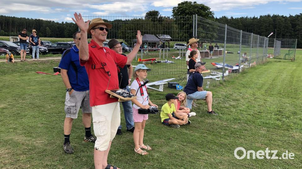 Junge Talente fliegen schon ganz ohne Unterstützung durch den Fluglehrer. Bild: Stefan Hüttner/exb