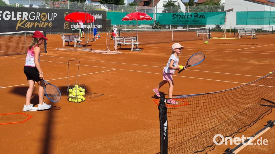 Auch am Tennisplatz war Einsatz gefragt. Bild: Wolfgang Schatzberger/exb