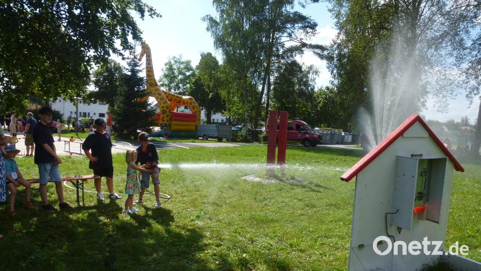 Mona zielt aufs Spritzenhaus. Bild: bk