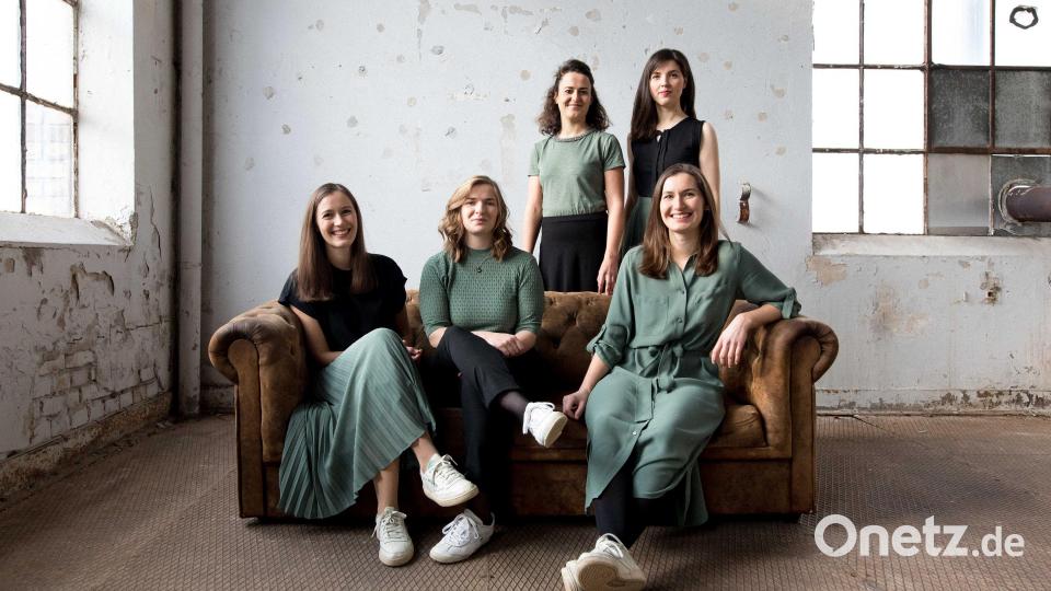 Das &quot;Maruti Quintett&quot; mit Anna Maiershofer, Stefanie Rahm, Katrin Schreck, Isabel Krechlak und Julia Maiershofer (von links) eröffnet die Konzertsaison im Amberger Stadttheater. Bild: Julia Okon/exb