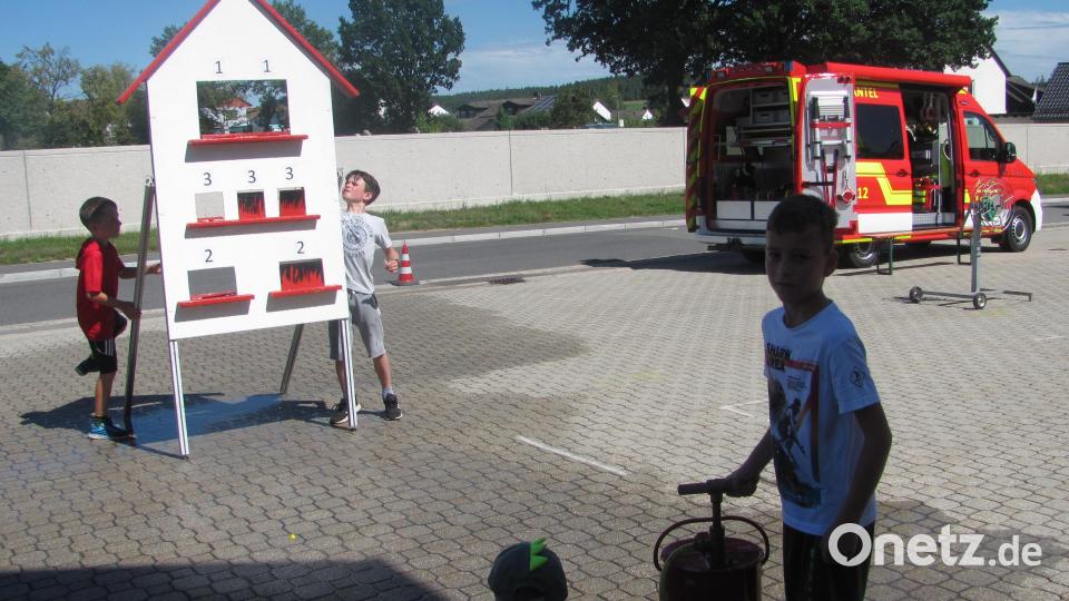 Das Spritzenhäuschen erforderte Geschicklchkeit und sorgte für Abkühlung. Bild: sei