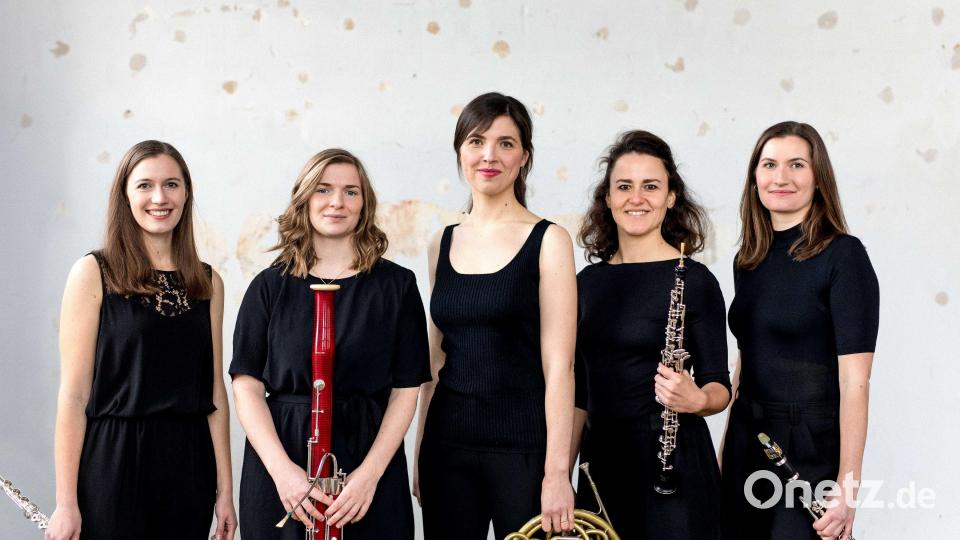 Das &quot;Maruti Quintett&quot; mit Anna Maiershofer, Stefanie Rahm, Isabel Krechlak, Katrin Schreck und Julia Maiershofer (von links) eröffnet die Konzertsaison im Amberger Stadttheater. Bild: Julia Okon/exb
