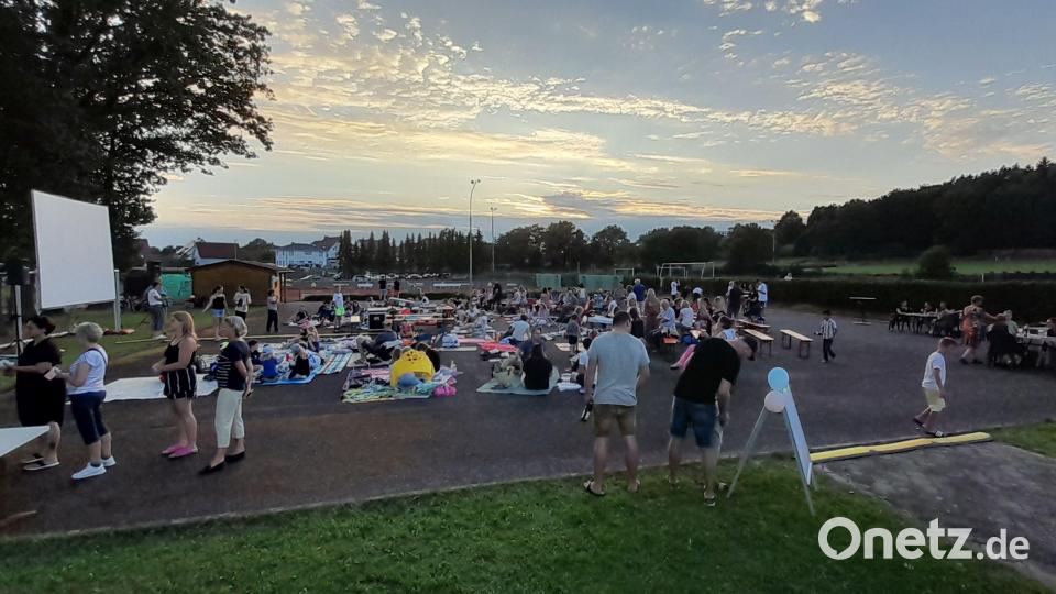Open Air Kino beim TSV Pressath Bild: Janine Seifert/exb