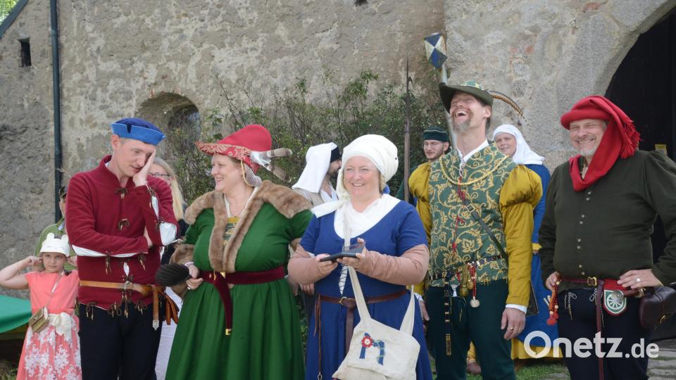 Gute Stimmung beim Fest auf der Burg Leuchtenberg. Bild: bey