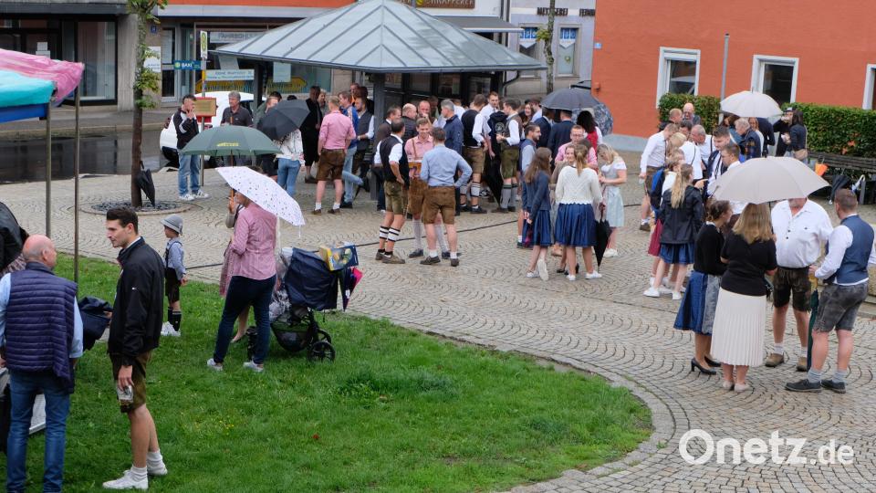 In froher und geselliger Runde gab es genügend Unterhaltung mit dem Freibier. Bild: le