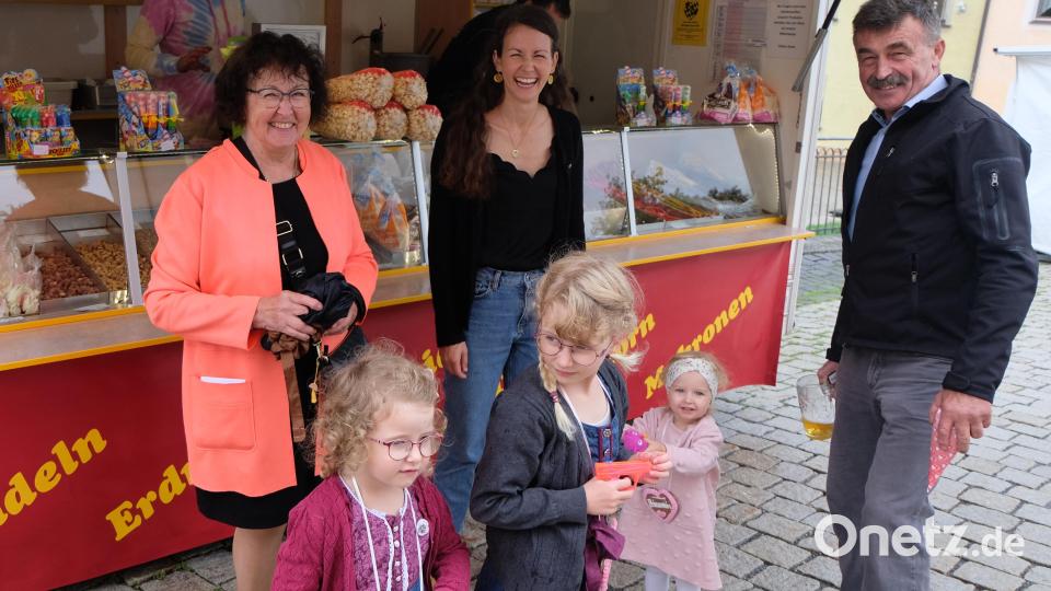 Die gute Laune ist beim Kirwafrühschoppen generationenübergreifend. Bild: le