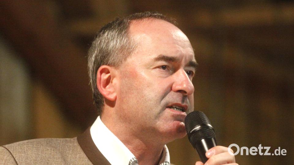 „In der Politik gibt es zu viele Leute, die keine Schaufel halten können, aber anschaffen wollen.“ (Hubert Aiwanger) Bild: Hirsch