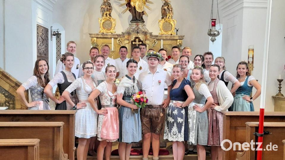 Die Kirwapaare gestalteten den Gottesdienst mit. Bild: bjo