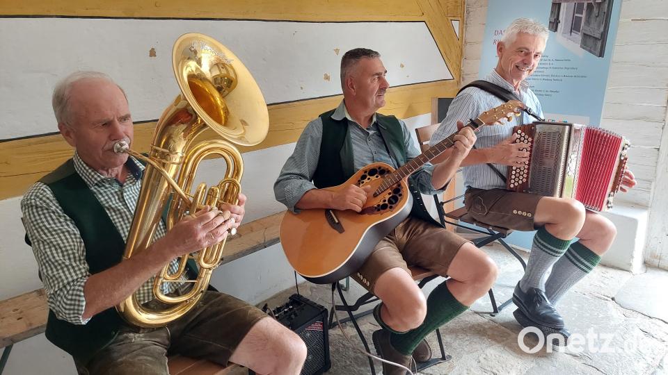 Quetschn ergänzt sich manchmal gut mit Gitarre und Tuba. Bild: jua