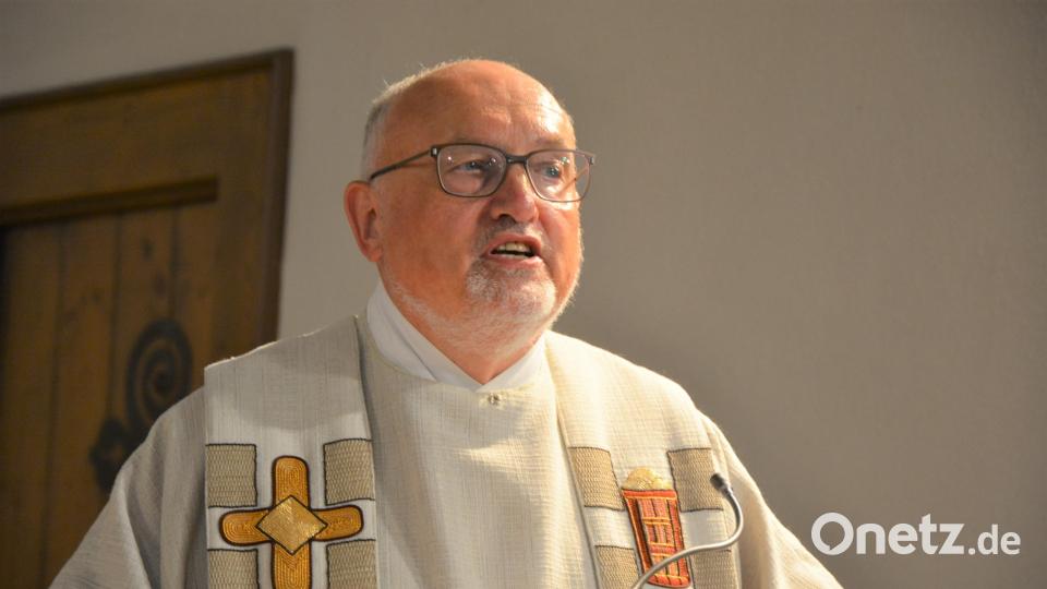 Ein letztes Mal predigte Stadtpfarrer Anton Witt in der Mitterteicher Stadtpfarrkirche. Bild: jr