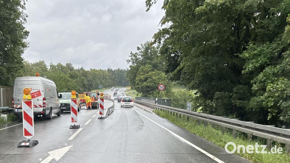 Die Zubringer-Brücke, über die B 14 und B 85 laufen, bleibt bis 6. Oktober nur halbseitig befahrbar. Bild: Andreas Royer