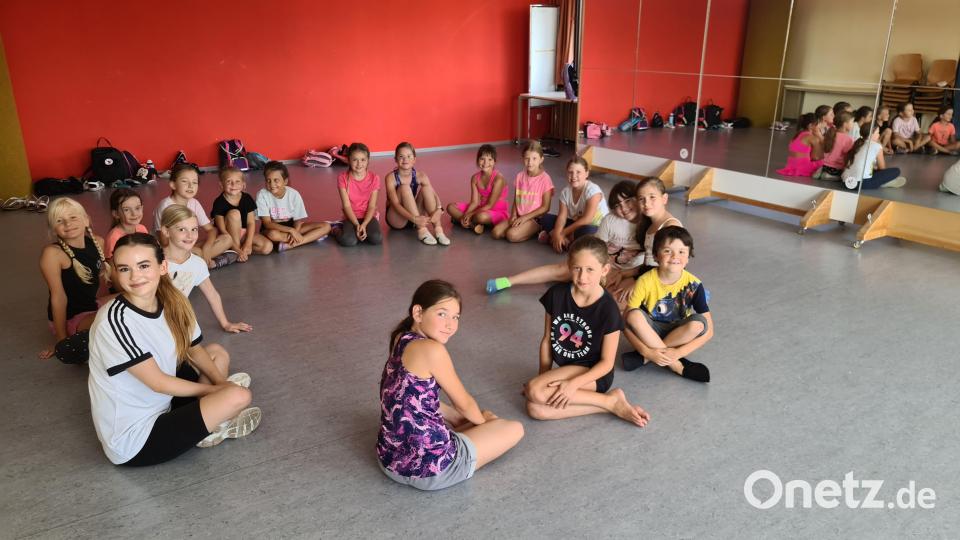 Emely Baldauf (vorne links) leitete den Tanz-Workshop für Kinder. Bild: Wolfgang Rahm/exb