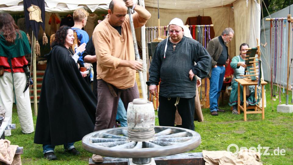 Auf 10 Bühnen werden 200 Auftritte geboten, davon 50 Konzerte, aber auch Literatur,
Theater, Gaukelei, Artistik, Workshops, Film, Shows, Kinderprogramm, historische Lager und
der große Mittelaltermarkt. Bild: Ramona/Festival Mediaval