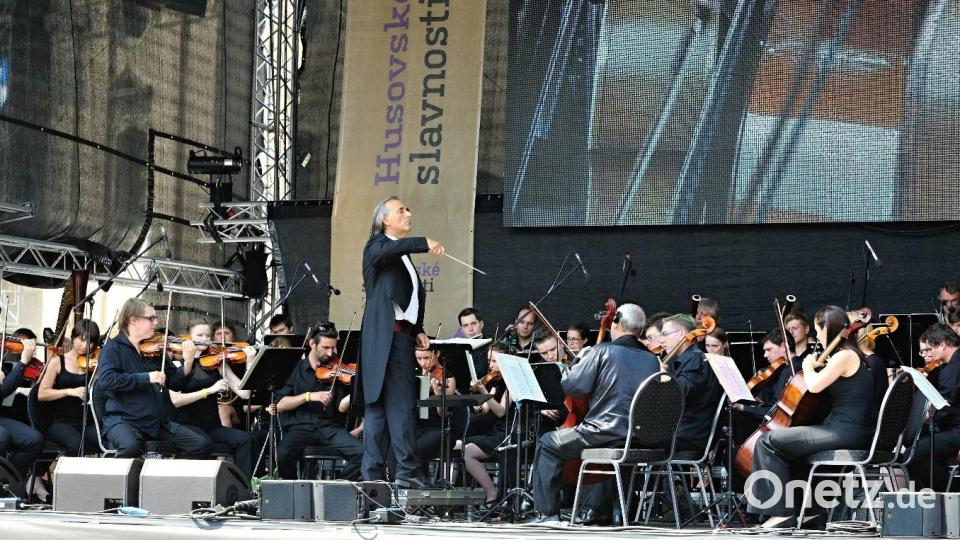 Auftakt im Kulturprogramm der Stadt Tirschenreuth machen am Samstag, 7. Oktober, um 19.30 Uhr die Smetana Philharmoniker Prag mit ihrem Herbstkonzert „Klassik-Tango-Jazz“. Bild: Smetana Philharmonic Orchestra Prag/exb
