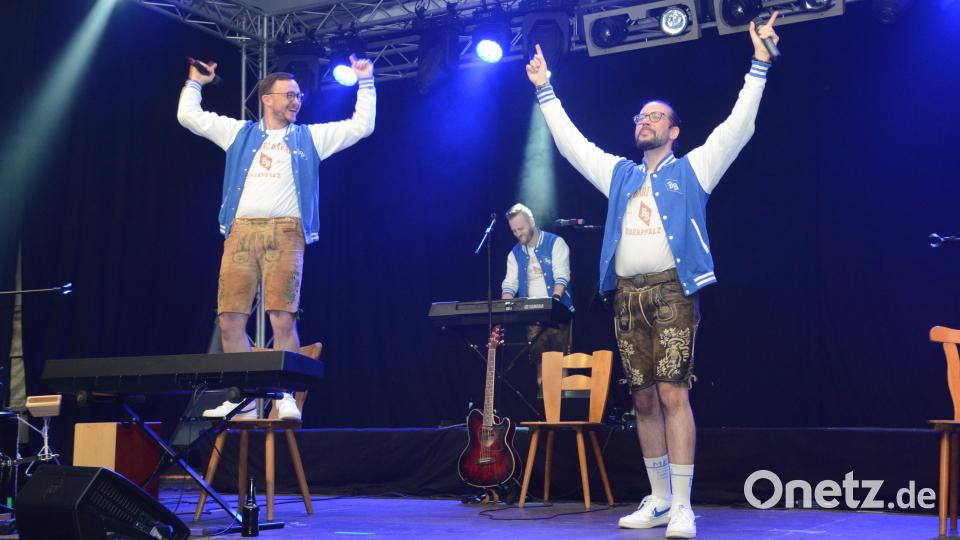 Barbari Bavarii legt bei der Flosser Kirwa los. Bild: bey