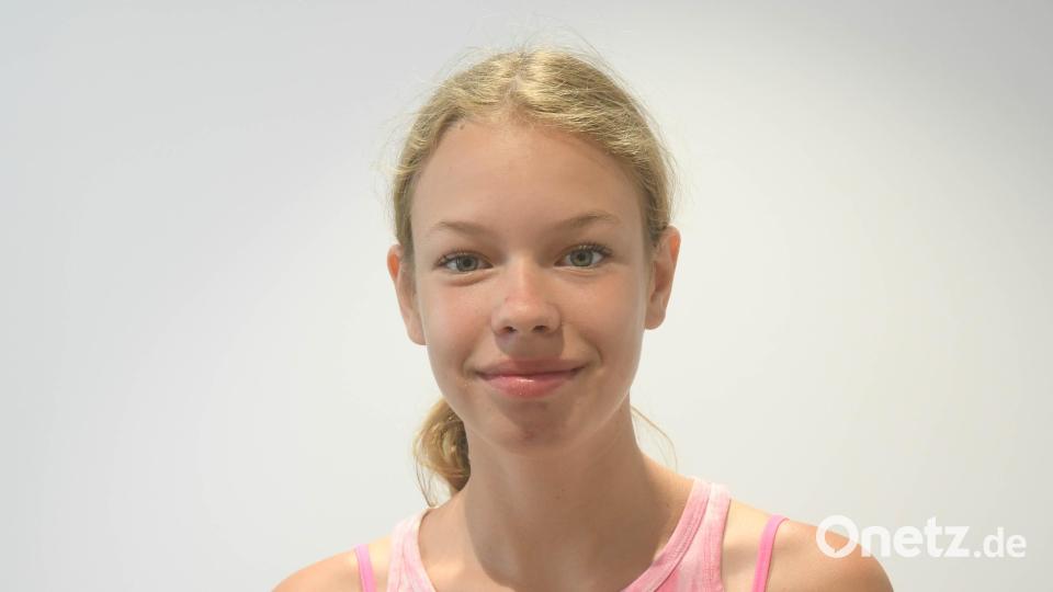 Xenia (12) findet es super, dass es im Schätzlerbad freien Eintritt für Kinder während der Ferien gibt. Bild: Gabi Schönberger