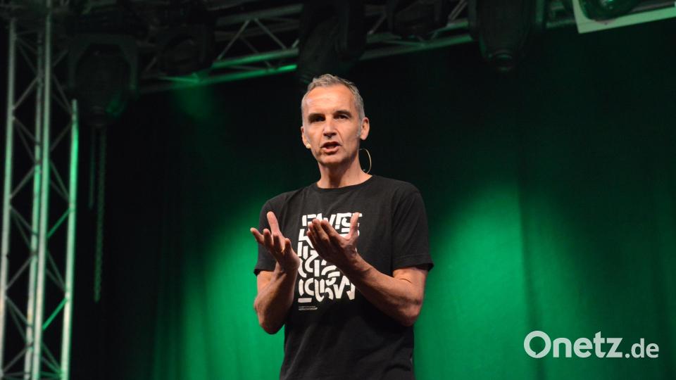 Stefan Kröll auf der Bühne. Bild: bey