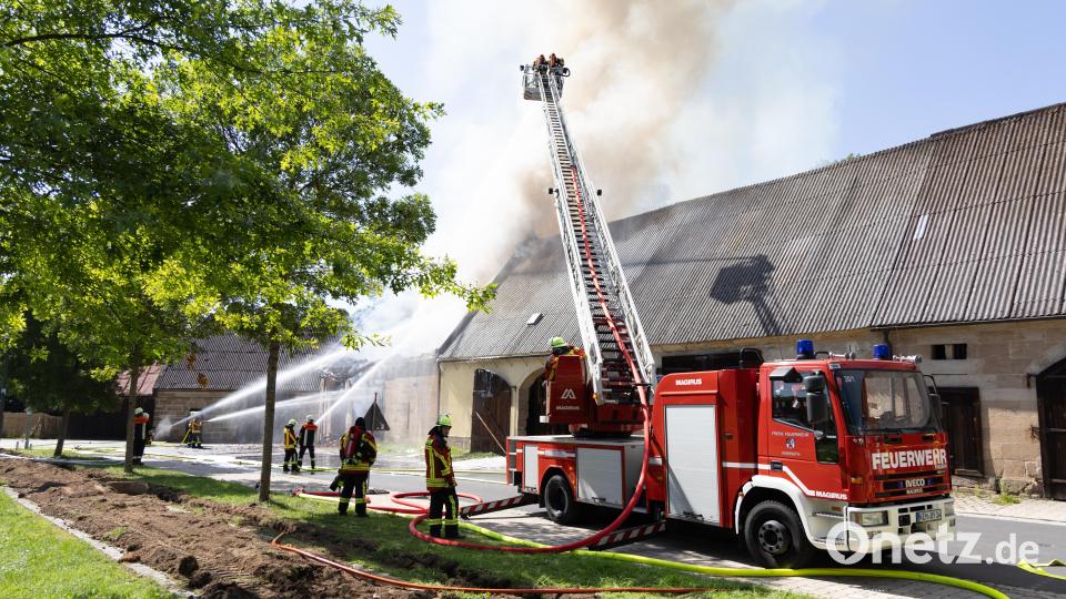In Kemnath ist ein "Stadtstadl" komplett abgebrannt. Bild: Roland Wellenhoefer
