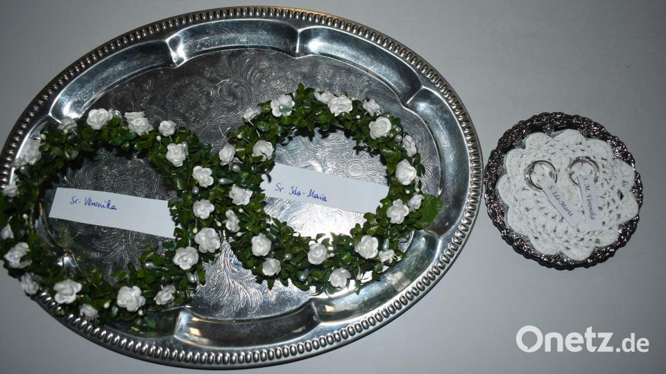 Ring und Brautkranz sind die Zeichen für die ewige Profess. Bild: sck
