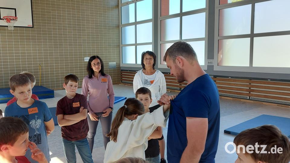 Bei der Selbstverteidigung muss jeder Handgriff sitzen. Bild: Stephanie Kuchlbauer/exb