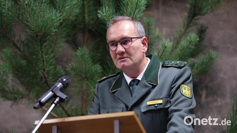 Burkhard Schneider, als Leiter des BImA-Geschäftsbereich Bundesforst der höchste deutsche Förster, würdigte Maushakes Verdienste. Bild: Wolfgang Steinbacher