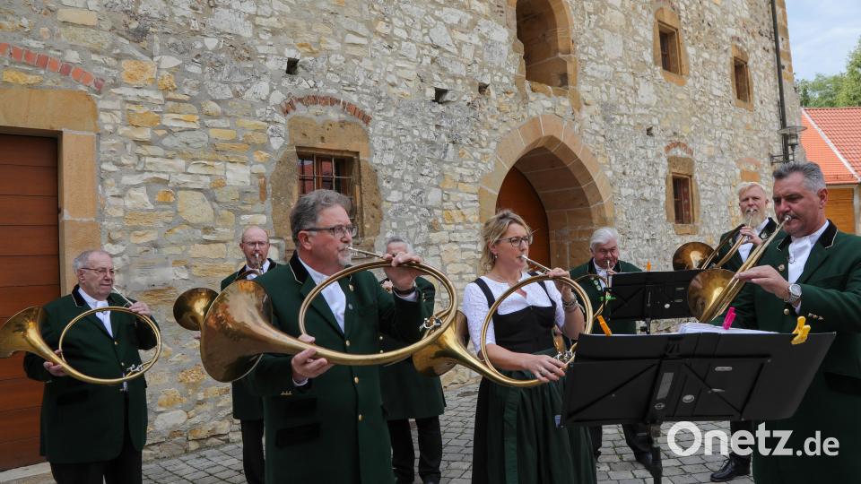 Die Oberpfälzer Parforcehornbläser begleiteten den Abschied. Bild: Wolfgang Steinbacher