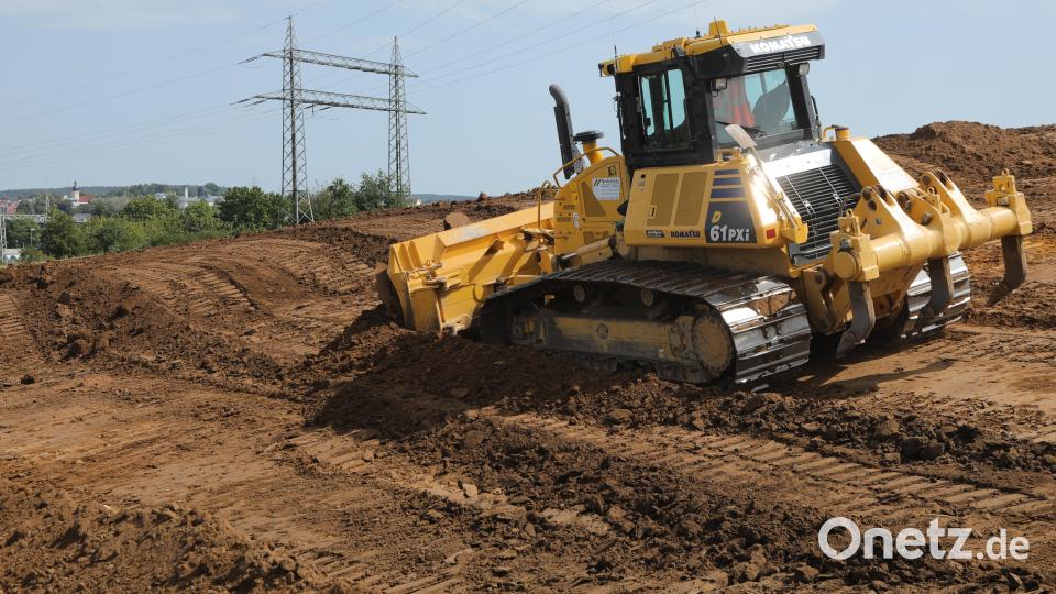 Die Arbeiten an der Westumgehung von Kümmersbruck laufen auf Hochtouren. An einigen Stellen, wie hier, zwischen Haselmühl und Amberg, sind erste Abschnitte der künftigen Trasse schon erkennbar. Bild: Wolfgang Steinbacher