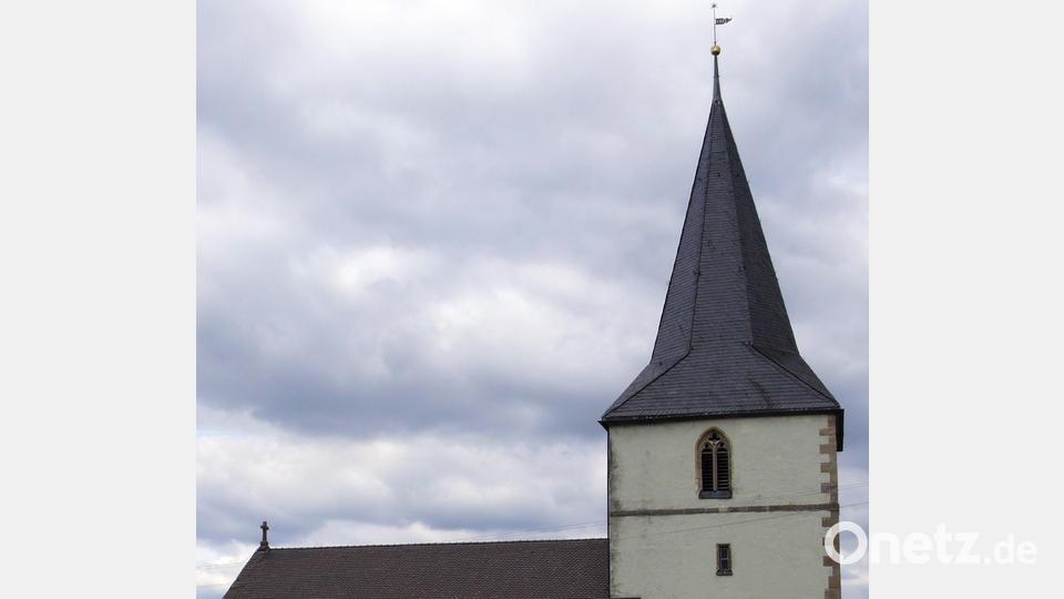 In der Corpus-Christi-Kirche in Eschenfelden ist Florian Rieger Mesner, Lektor und Kirchenführer. Der Ortsheimatpfleger leitet die Führungen am Tag des offenen Denkmals. Bild: wku