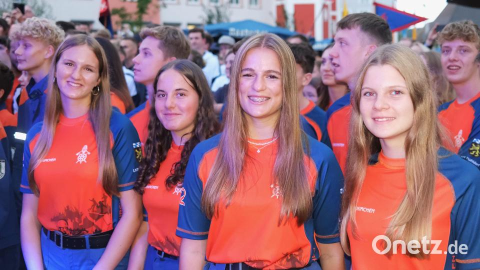 Die Mädchen aus Oberneukirchen (Landkreis Mühldorf) wollen in Burglengenfeld den deutschen Meistertitel des internationalen Jugendfeuerwehr-Wettbewerbs verteidigen. Bild: Hirsch