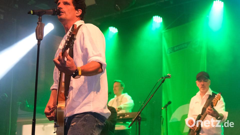 Die Bayern3-Band spielt bei der Eröffnungsparty. Bild: Hirsch
