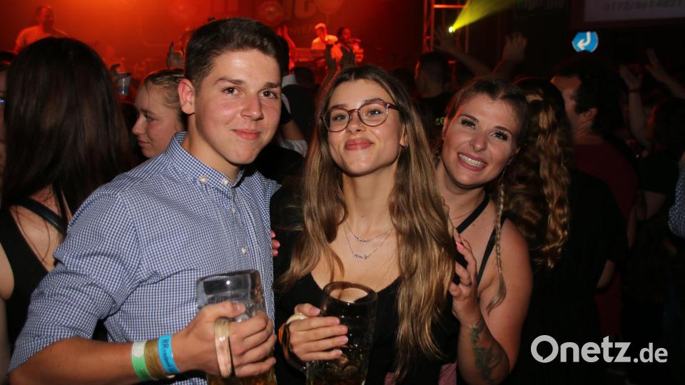 Über 1000 Gäste haben Spaß beim Wurzer O´Schnitt mit &quot;Highline&quot;. Bild: sne